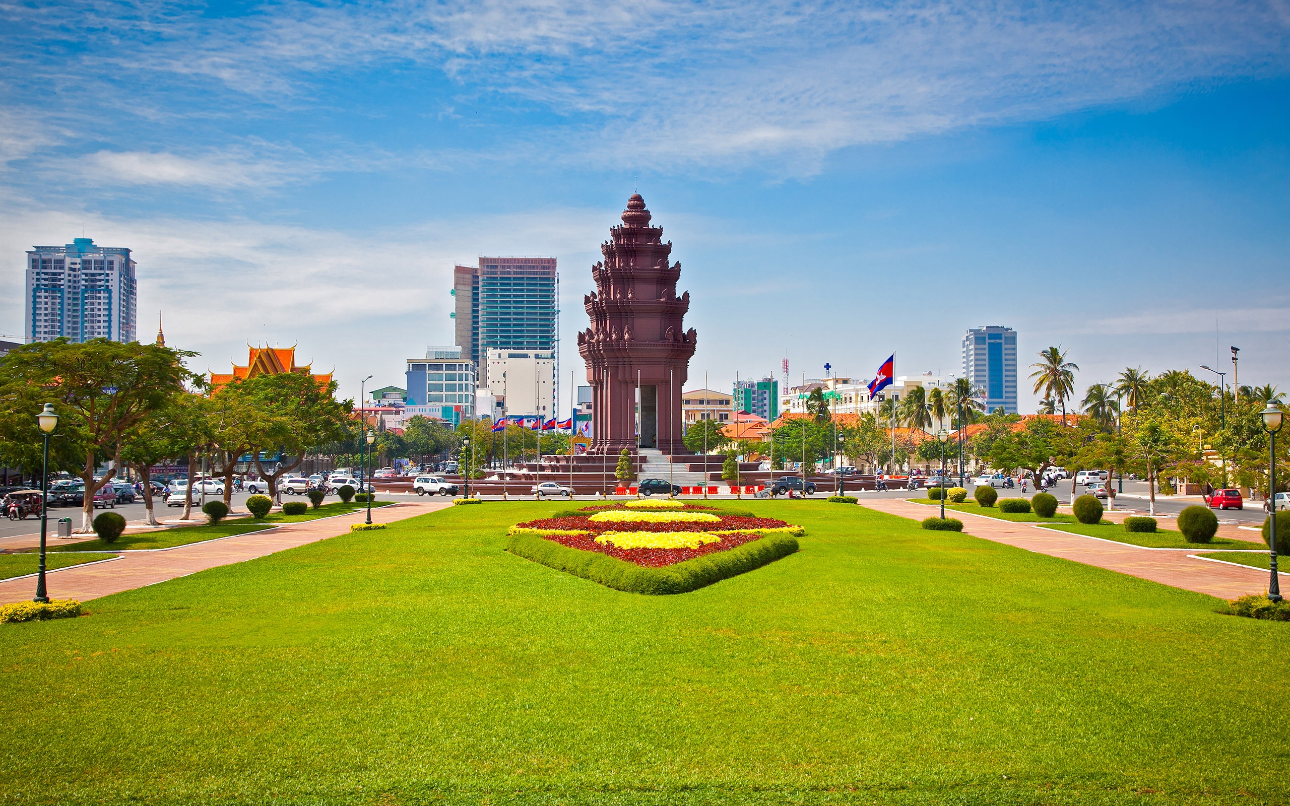 Phnom Penh Cambodia Travel Guide Things To Do In Phnom Penh Jetstar   Independence Monument Vimean Ekareach In Phnom Penh 